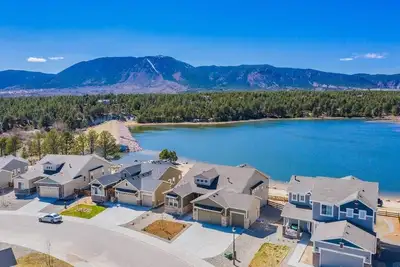 Image de Spacious Family Home by Lake, Near Mountains & Usafa
