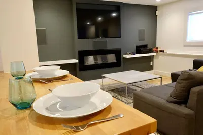 Image de Modern & Charming 3br Suite in Character Home
