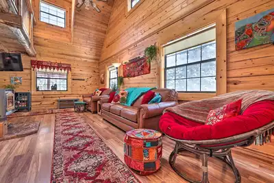 Image de Rustic Duck Creek Village Cabin w/ Fire Pit!