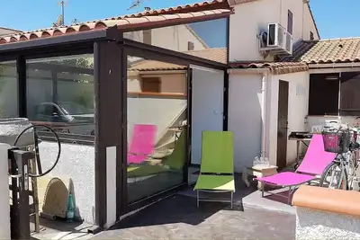 Image de Superbe pavillon de vacances climatisé avec piscine collective -6cyc62