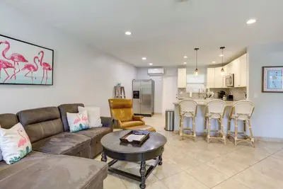 Image de 2 Mi to Swim & Shop: Updated North Palm Beach Home