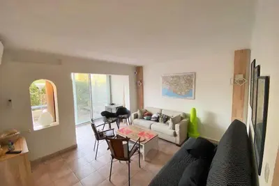 Image de Bel appartement avec jardin à seulement 50 m de la plage et de Sanary. Climatisation