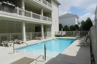 Image de 1. 5 blocks from beach/boardwalk-heated pool-private elevator and garage