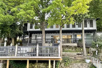 Image de 6 bedroom lakefront in Osage Beach! New Listing! !