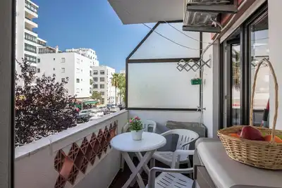 Image de Appartement \"Regueiró Quarteira Beach\" avec Wi-Fi, climatisation, balcon et terrasse