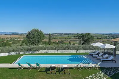 Image de Villa Fara Grande: An elegant and welcoming three-story villa surrounded by olive groves, with Free Wi-Fi.