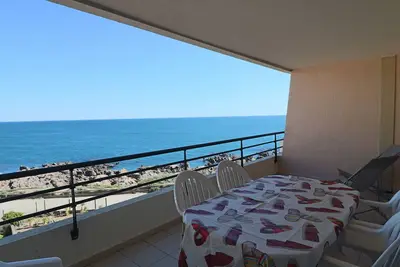 2 pièces cabine climatisé avec terrasse à Sète