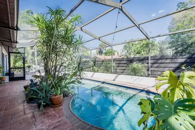 Image de Eclectic Sarasota Spiritual Oasis - Pool, Bbq, Firepit & Short Walk to the Bay