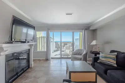 Image de Here Comes The Sun #4 | Oceanfront Condo!