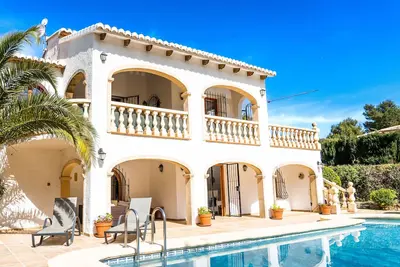 Image de Enzo is a large imposing 5-bedroom villa. With a large private pool (12m x 6m)