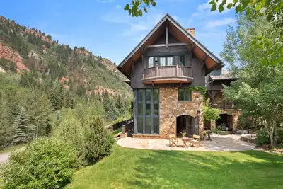 Aspen Highlands House ski-in ski-out; Ritz Carlton privileges; free taxi to town