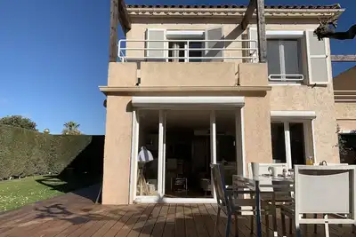 Image de Jolie maison avec jardin dans magnifique résidence avec piscine et tennis