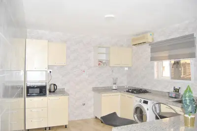 Image de A 1bedroom luxurious apartment in a serene environment and well furnished.