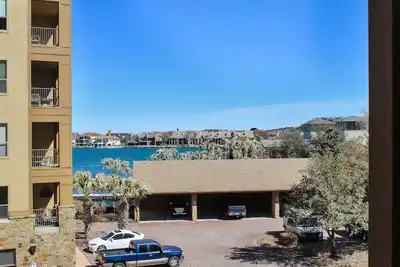 Image de Awesome Condo with Outdoor Patio and Outstanding Views of Lake Lbj