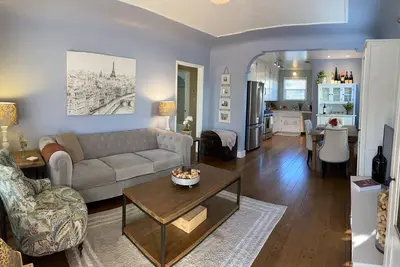 Image de Delightful Downtown Bungalow w/ Garden