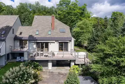 Image de High End townhouse Minutes to Ski Resort & Town. Hiking and Mtn biking trails!