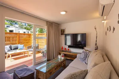 Image de Hillside Villa 1: Walk to Town, Free Parking & A/C