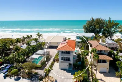 Image de Glorious Daze Beach House Pool! Spa! Golfcart! Elevator! Putting Green!