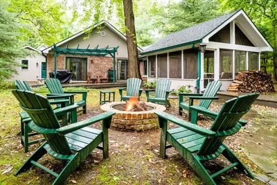 Image de (2025 Open! 4 Nt Min! ) Harbert Home With Hot Tub & Close To Beach!