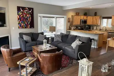 Image de 4 - Season Mountain Getaway - Skiing, Golf, Hiking all minutes away!