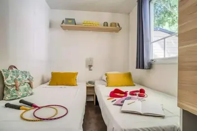 Image de 4-Zimmer-Mobilheim fĂĽr 4 Erwachsene + 2 Kinder. Klimatisiert