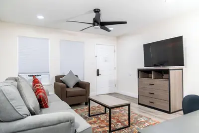 Image de Friends Getaway! Two Spacious Units, Kitchen, Near Steamboat Trading Company, Hot Tub, Free Shuttle Service!