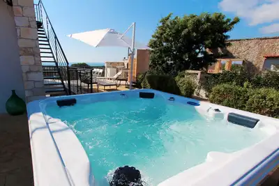 Image de Sea view villa with garden and private hot tub 242