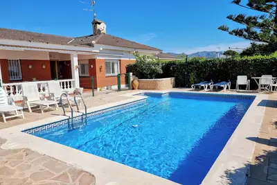 Image de Cozy little house with private pool and security fence for children.