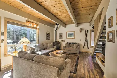 Image de 3 Mi to Lake Tahoe: Quiet Incline Village Cabin!