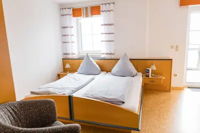Image de Cozy apartment (35 sqm) with balcony and lake view