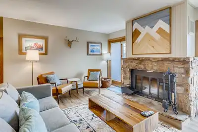 Image de ♥ Updated Cozy Mountain Condo w/ Fireplace, - Near Ski/Lake/Golf/Shops