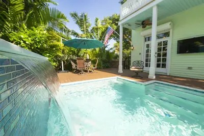 Image de Another Day in Paradise! Private Pool! Blocks from Duval, 2br/2ba in Old Town!
