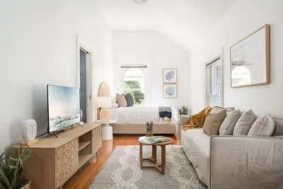 Image de Boutique Studio with Balcony in Perfect Location
