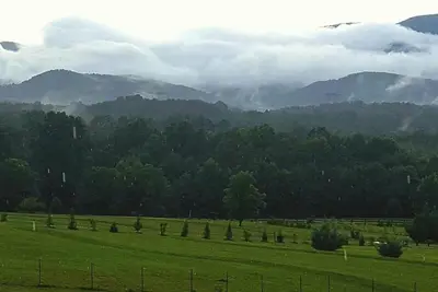 Image de Huge Panoramic Mountain View, King Bed, Office, Relaxing