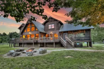 Image de The Haven on Toccoa - River deck | Fire Pit | Hot Tub | Outdoor Fireplace