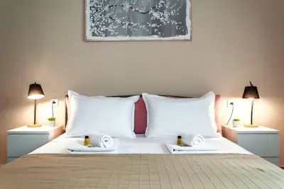Private house in the center with free parking (block of 2 appartments)