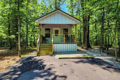 Image de Adorable Tiny House Cabin- Lake Guntersville
