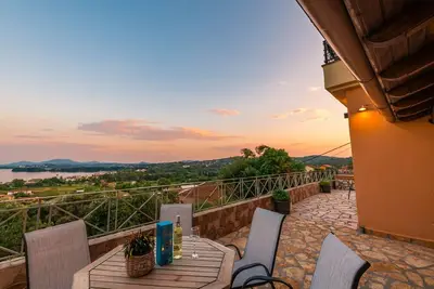 Image de Villa Belvedere Corfu. . . . stunning views, chic property! !