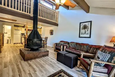 Image de Your All-Season Chalet Basecamp – A/C + Unmatched Location!