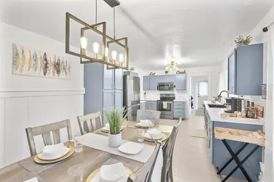 Image de Minutes to Redwoods and Short Walk to Ocean - 4/Bdr. Home - The Modern Vintage