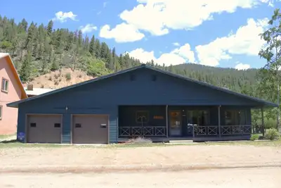 Image de 4th Quarter - In Town - On The River, Fish from the Banks - Single Level Ranch -