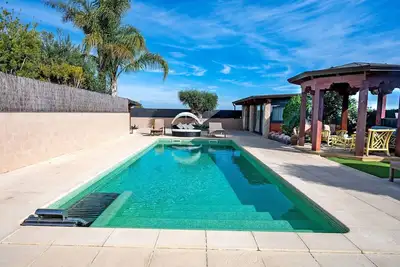 Image de Maison de vacances privée avec piscine privée, climatisation, Wifi, Tv, terrasse, parking
