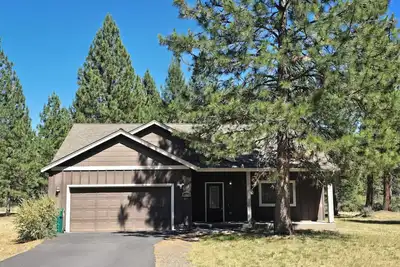Image de Spacious Western Home on 2 acres in the Pines close to Crater Lake
