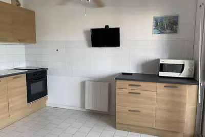 Studio cabine avec loggia vitrée proche plage et commerces à Sète