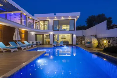Image de Fabulous Villa for 7 with Secluded Outdoor, Heated Indoor Pool, & Sauna