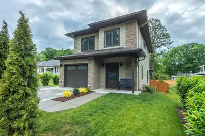 Image de Stone's Throw Retreat | Stylish Home A Stone's Throw from Downtown Black Mtn!