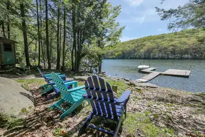 Image de Awesome Private Lakefront with Hot Tub, Fire Pit, and Dock!