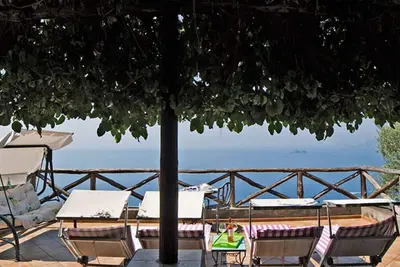 Image de Appartement panoramique à Praiano avec jacuzzi