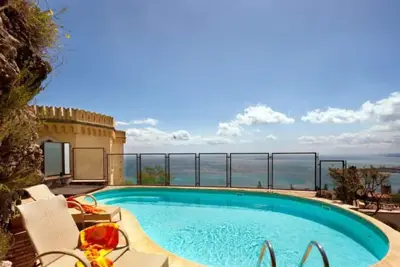Image de Villa au centre de Taormina avec piscine panoramique