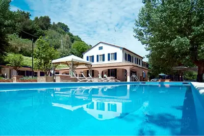 Image de Villa surrounded by a large park of 12 hectares with private swimming pool, tennis court and beach a